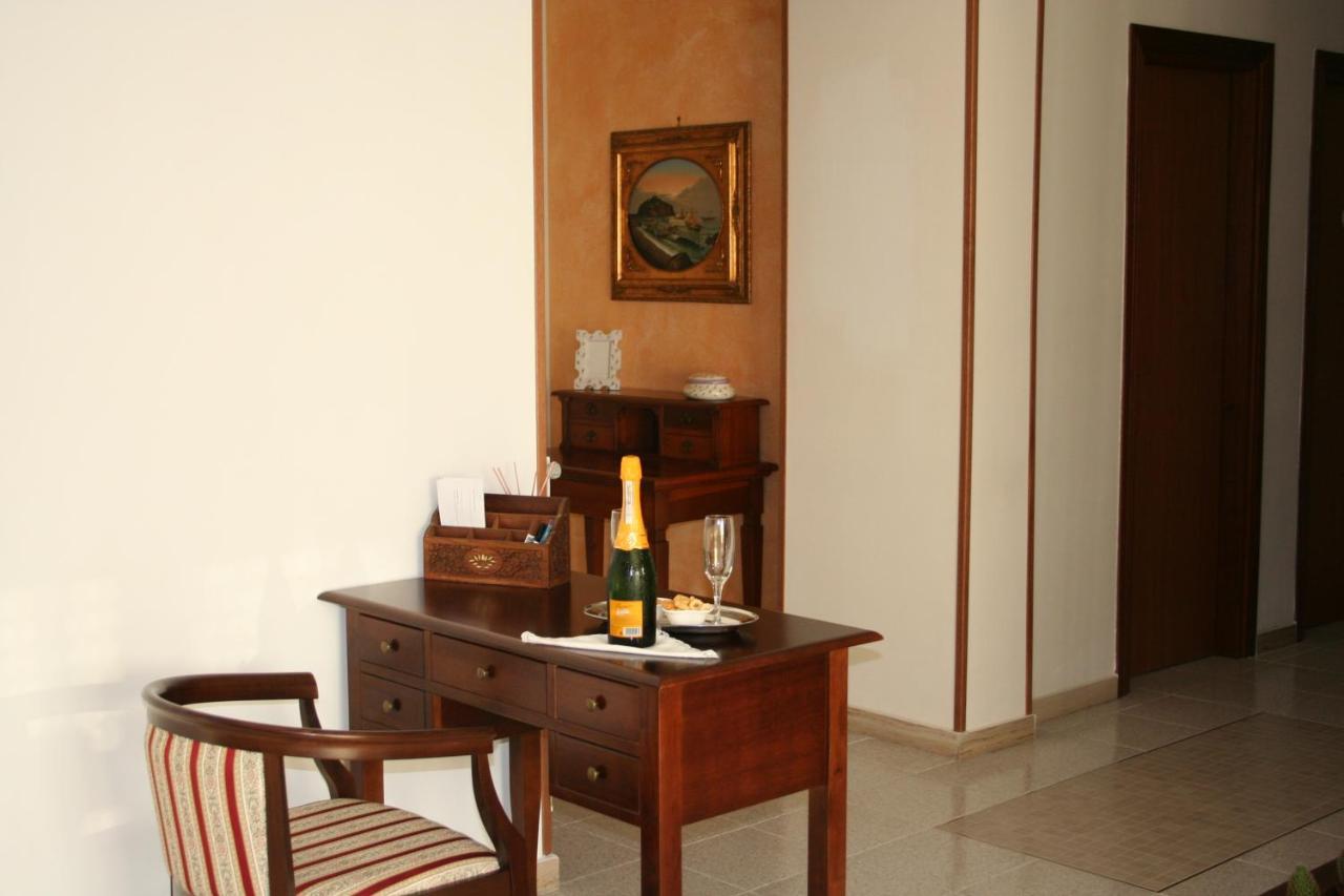 Costa D'Amalfi E Cilento Bed & Breakfast Pontecagnano Exterior photo